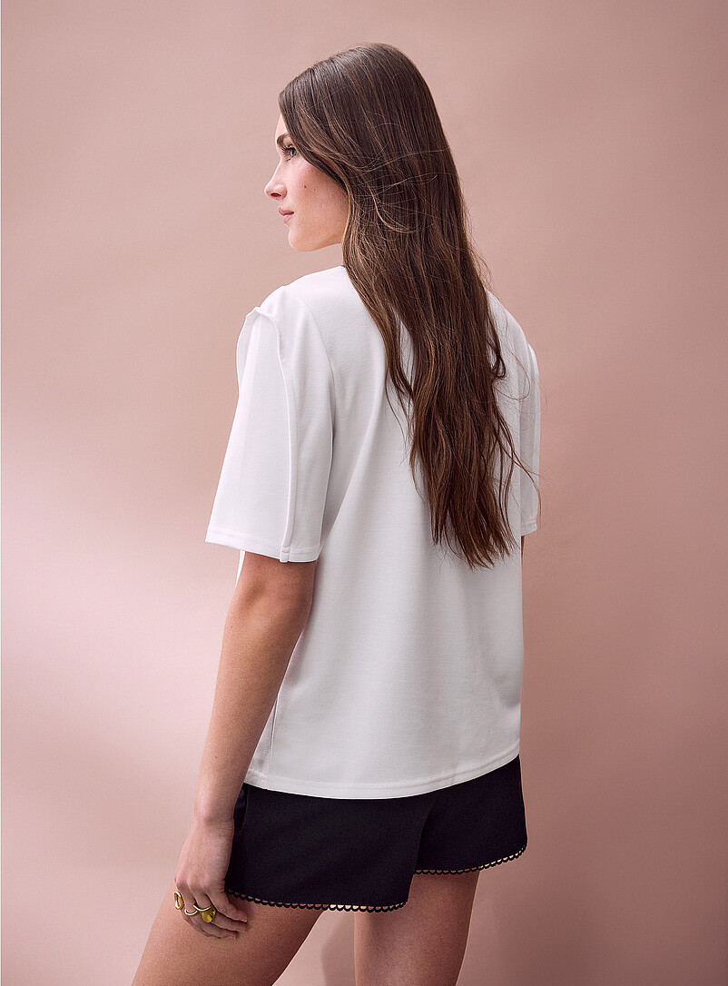 Ic&ocirc;ne White Embossed flowers casual T-shirt for women
