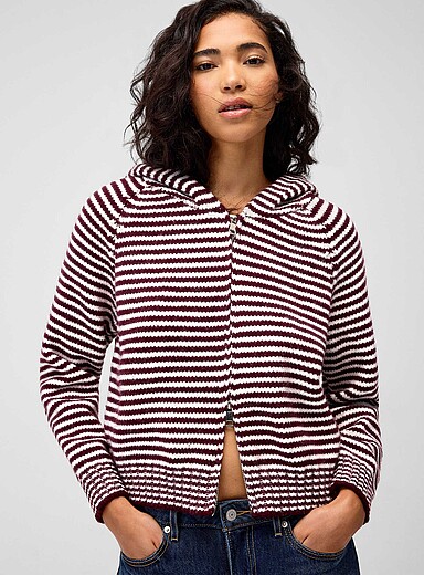 Le cardigan zipp&eacute; &agrave; capuche ray&eacute;