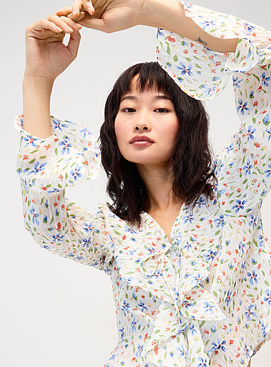 La blouse &agrave; volants fleurs color&eacute;es