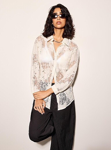 Le blouse dentelle florale dos ouvert
