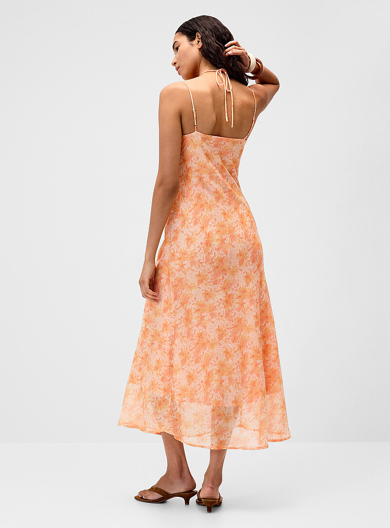 Twik: La robe maxi buste pliss&eacute; fleurs Bleu p&acirc;le - Bleu ciel pour femme