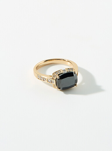La bague pierre rectangulaire noire