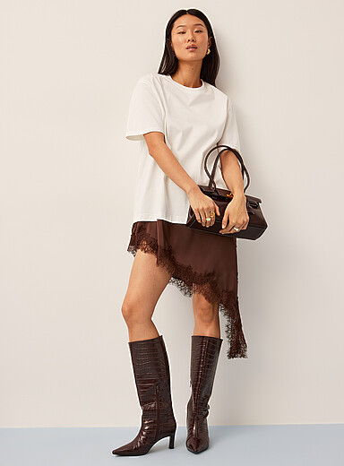 La robe t-shirt asym&eacute;trique bordure dentelle