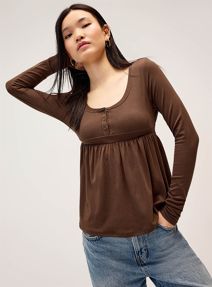 Twik White Back bow open neckline T-shirt for women