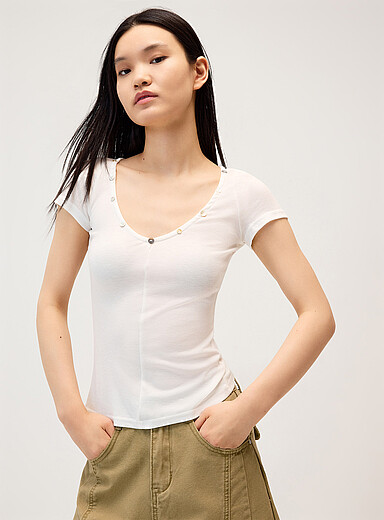 Iridescent buttons V-neck T-shirt