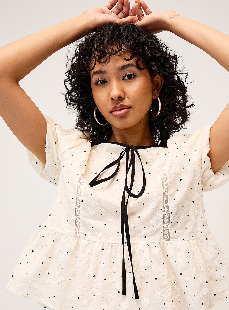Twik: La blouse broderies boucle contraste &Eacute;cru &agrave; motifs pour femme