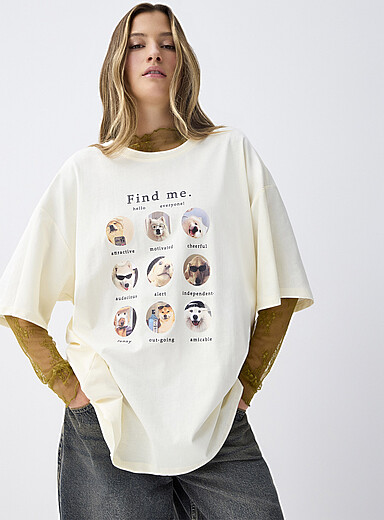 Twik: Le t-shirt ample chiens expressifs Blanc cass&eacute; pour femme
