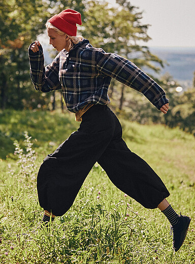 Loose crisp fabric parachute pant