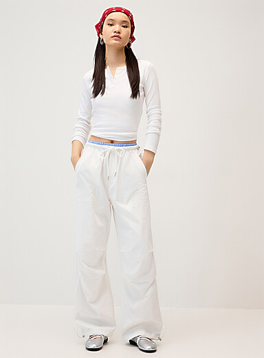 Le pantalon parachute effet superposition