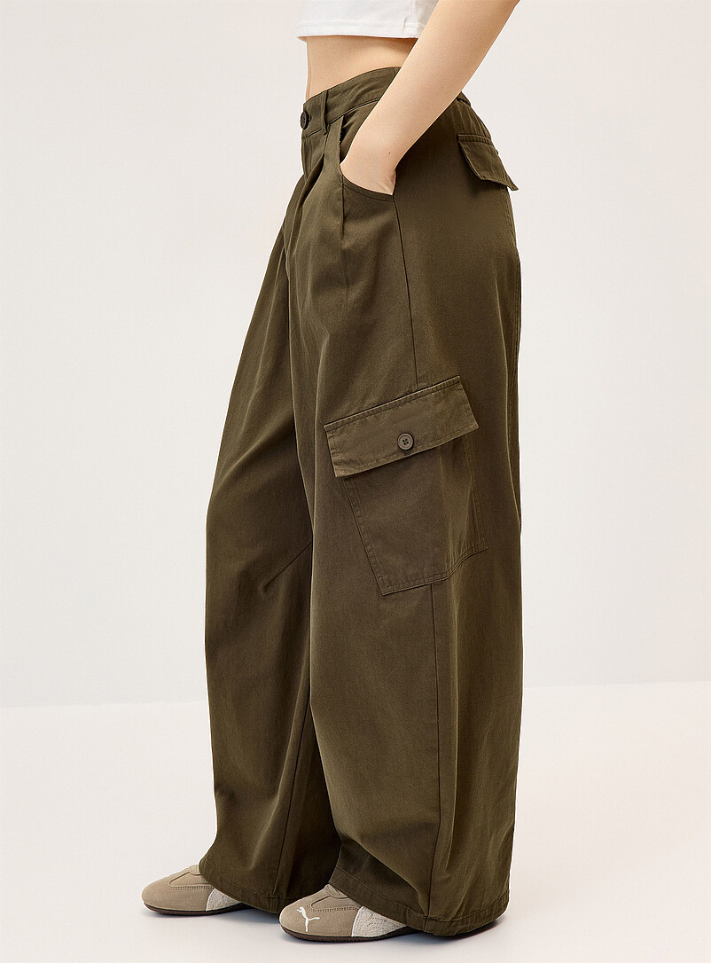 Twik Khaki/Sage/Olive Twill barrel-leg cargo pant for women