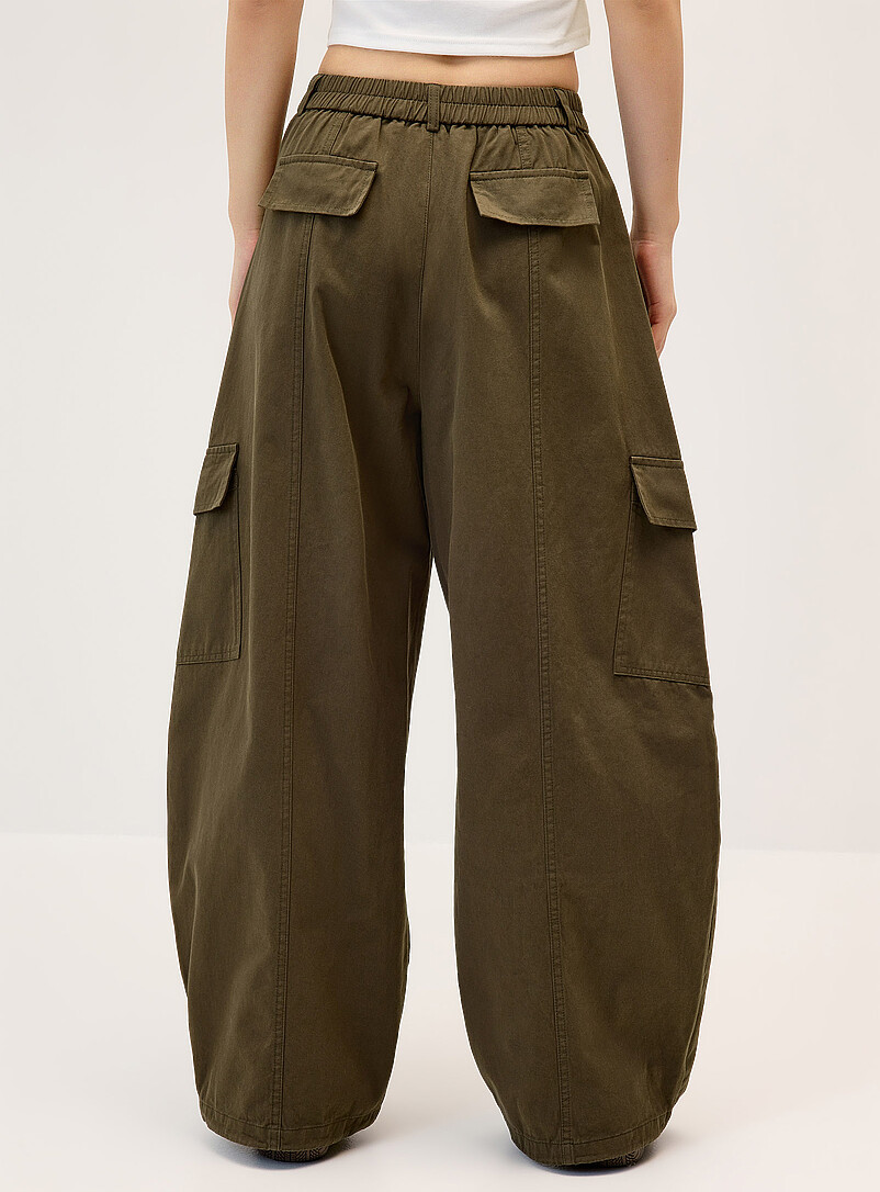 Twik: Le pantalon ballon twill cargo Sable pour femme