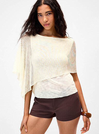 Le chandail effet poncho asym&eacute;trique