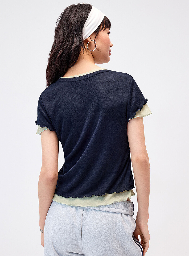 Twik: Le t-shirt effet superposition frisons Bleu marine - Bleu nuit pour femme