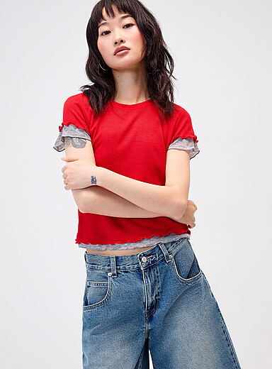 Twik: Le t-shirt effet superposition frisons Rouge pour femme