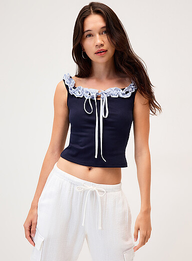 Gingham trim off-the-shoulder T-shirt