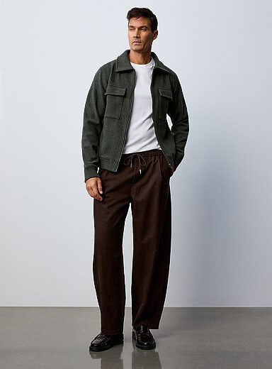 Le 31 Brown Adjustable-waist pleated pant <b>Barrel fit</b> for men