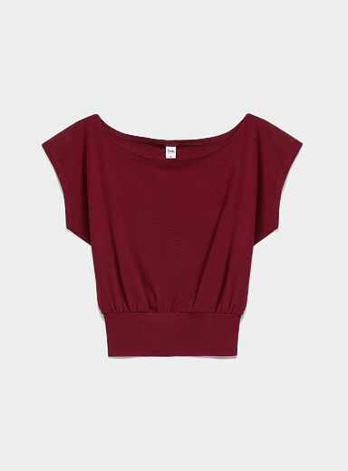 Le t-shirt col bateau taille cintr&eacute;e