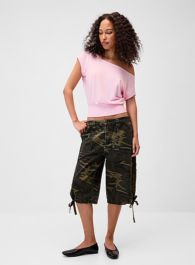 Cinched waist boat-neck T-shirt