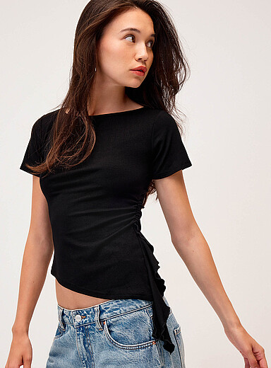 Wavy ruffle fitted asymmetrical T-shirt