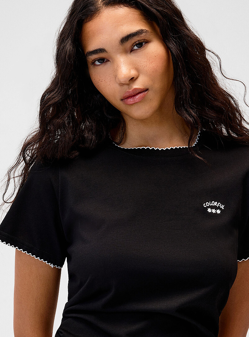 Twik: Le t-shirt minibroderie bords festonn&eacute;s Bleu &agrave; motifs pour femme