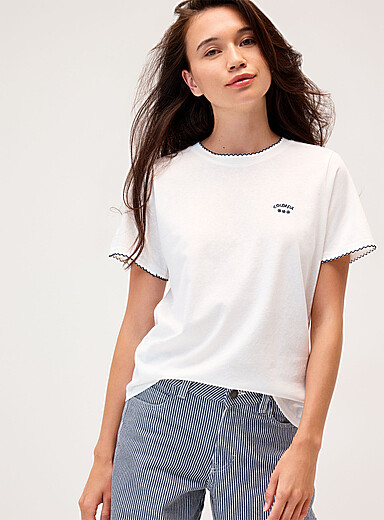 Scalloped trim mini-embroidery T-shirt