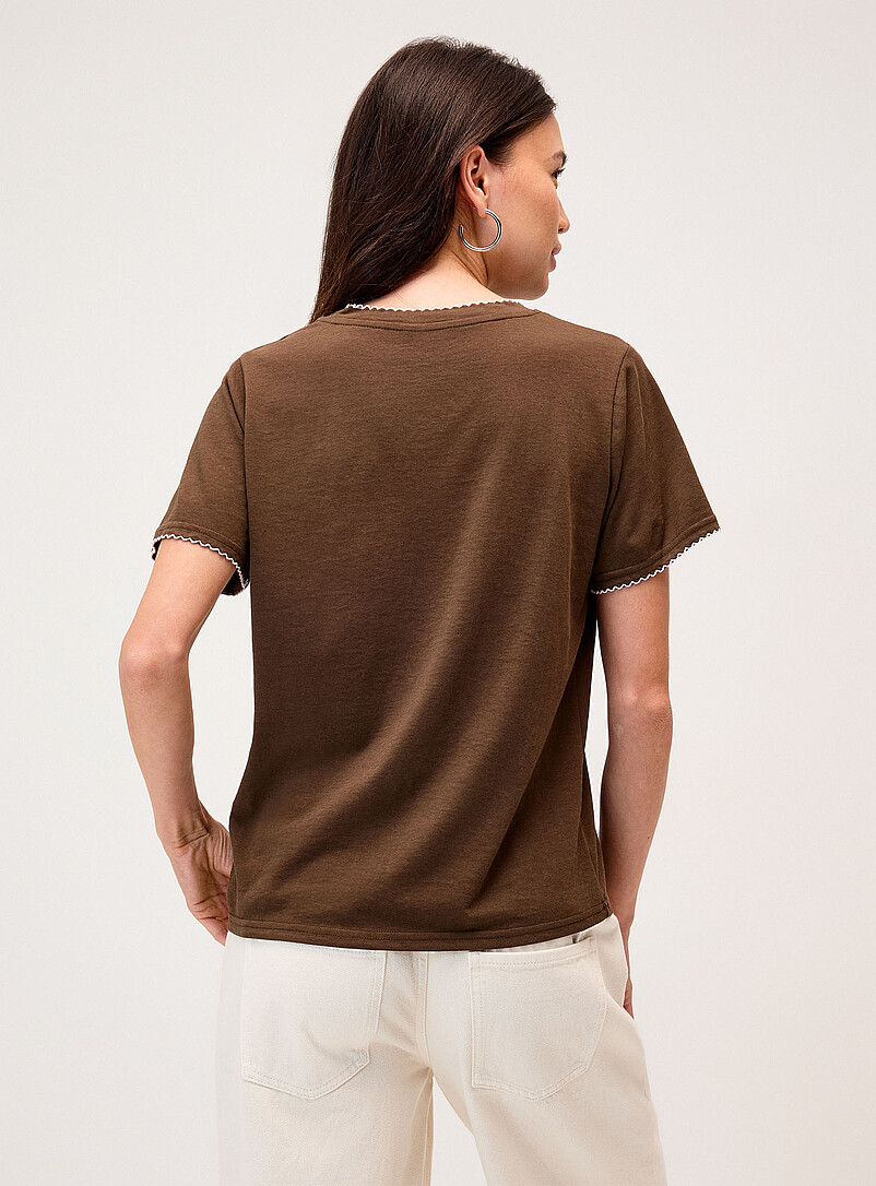 Twik: Le t-shirt minibroderie bords festonn&eacute;s Bleu &agrave; motifs pour femme
