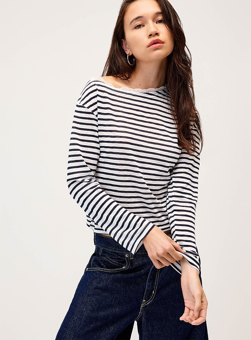 Twik: Le t-shirt ray&eacute; col bateau dentelle Chocolat - Espresso pour femme