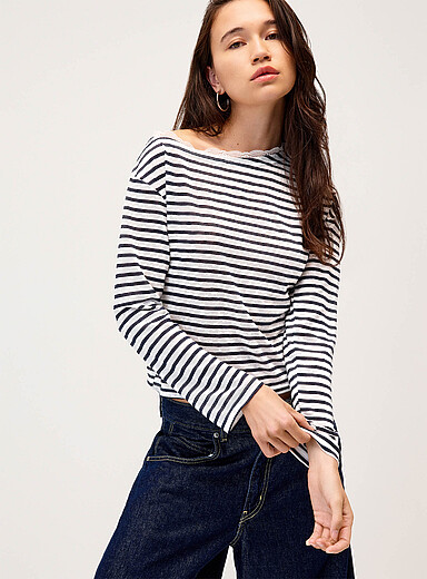 Le t-shirt ray&eacute; col bateau dentelle
