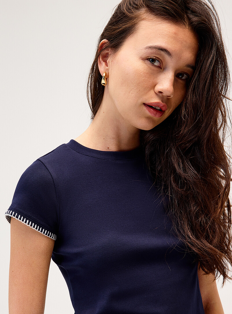 Twik: Le t-shirt bordures surfil&eacute;es Blanc pour femme