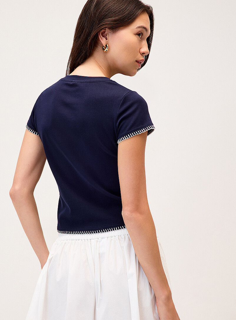 Twik: Le t-shirt bordures surfil&eacute;es Blanc pour femme