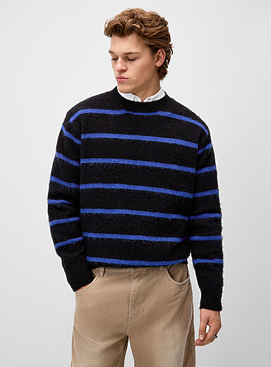 Fuzzy two-tone stripe sweater <b>Oversized fit</b>