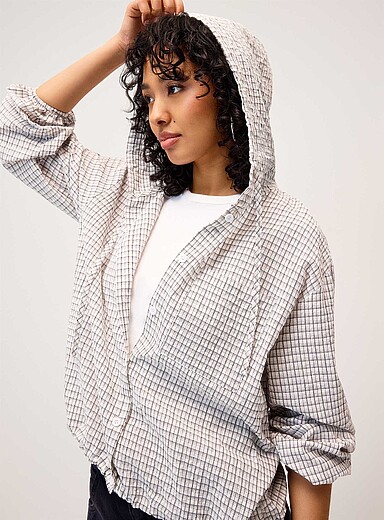 La chemise &agrave; capuche carreaux