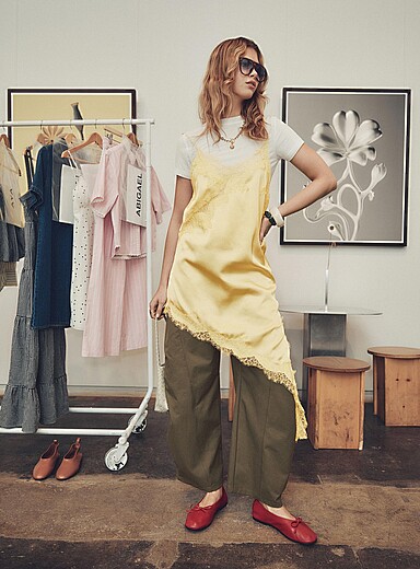 Topstitched details stretch canvas wide-leg pant
