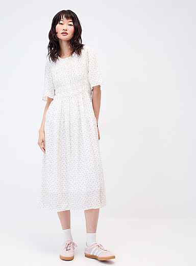 La robe maxi smock&eacute;e petites fleurs