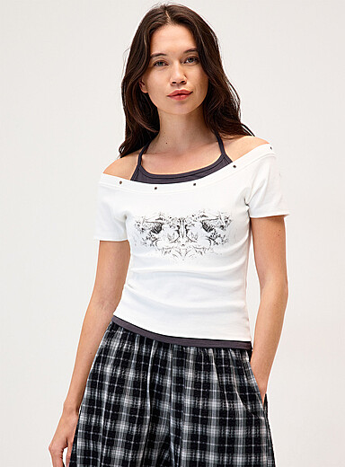 Le t-shirt effet superpos&eacute; bretelles licou