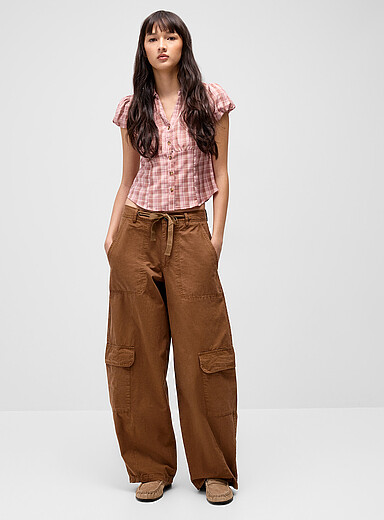 Twik Chocolate/Espresso Cargo pockets twill pant <b>Fit: Barrel leg, mid rise</b> for women