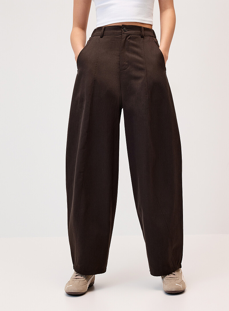 Twik: Le pantalon habill&eacute; ballon twill Beige clair pour femme