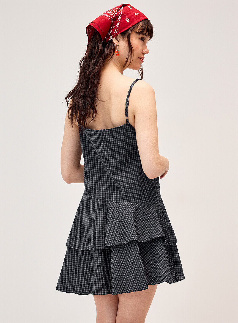 Twik: La robe &agrave; volants minicarreaux Noir pour femme