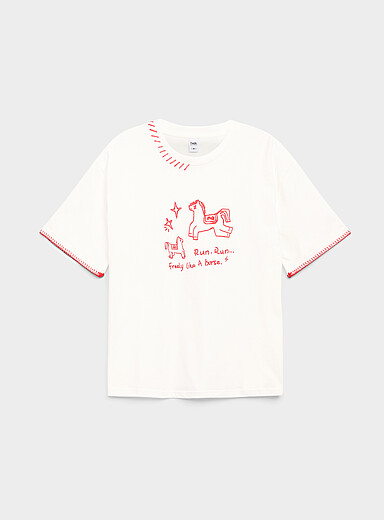 Twik: Le t-shirt ample chevaux coutures rouges Blanc pour femme