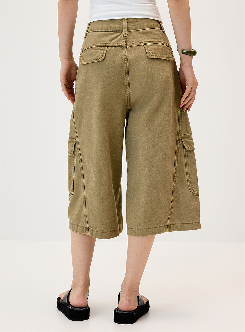 Twik Sand Wide-leg cargo jort for women