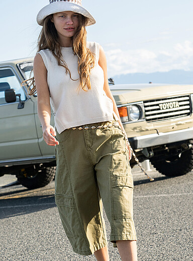 Wide-leg cargo jort