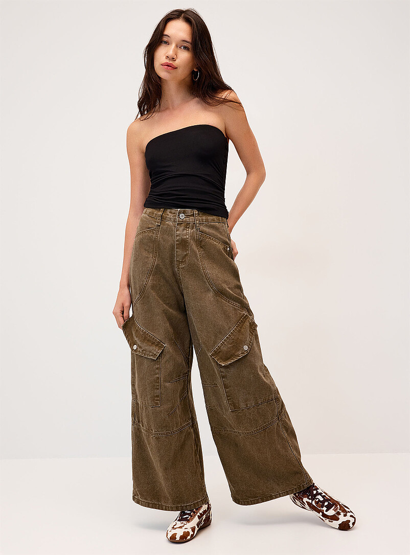 Twik: Le jean cargo jambe large Beige clair pour femme