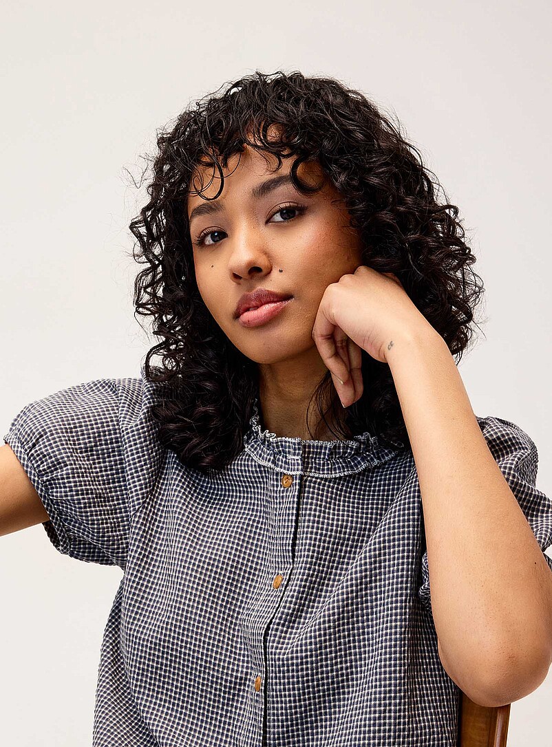 Twik: La chemise manches bouffantes seersucker carreaux Bleu marine - Bleu nuit pour femme