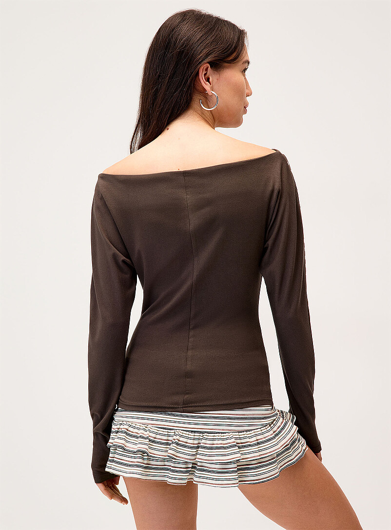 Twik: Le t-shirt bordure clout&eacute;e Noir pour femme
