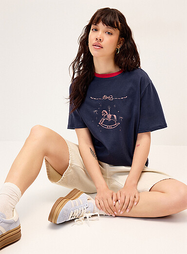Twik: Le t-shirt ample cheval coquet Bleu marine - Bleu nuit pour femme