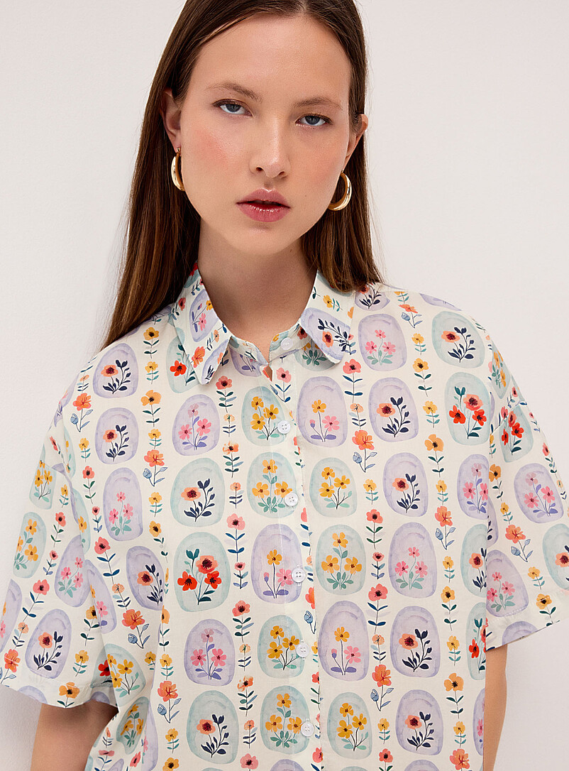 Twik Patterned black Pop print cropped shirt for women