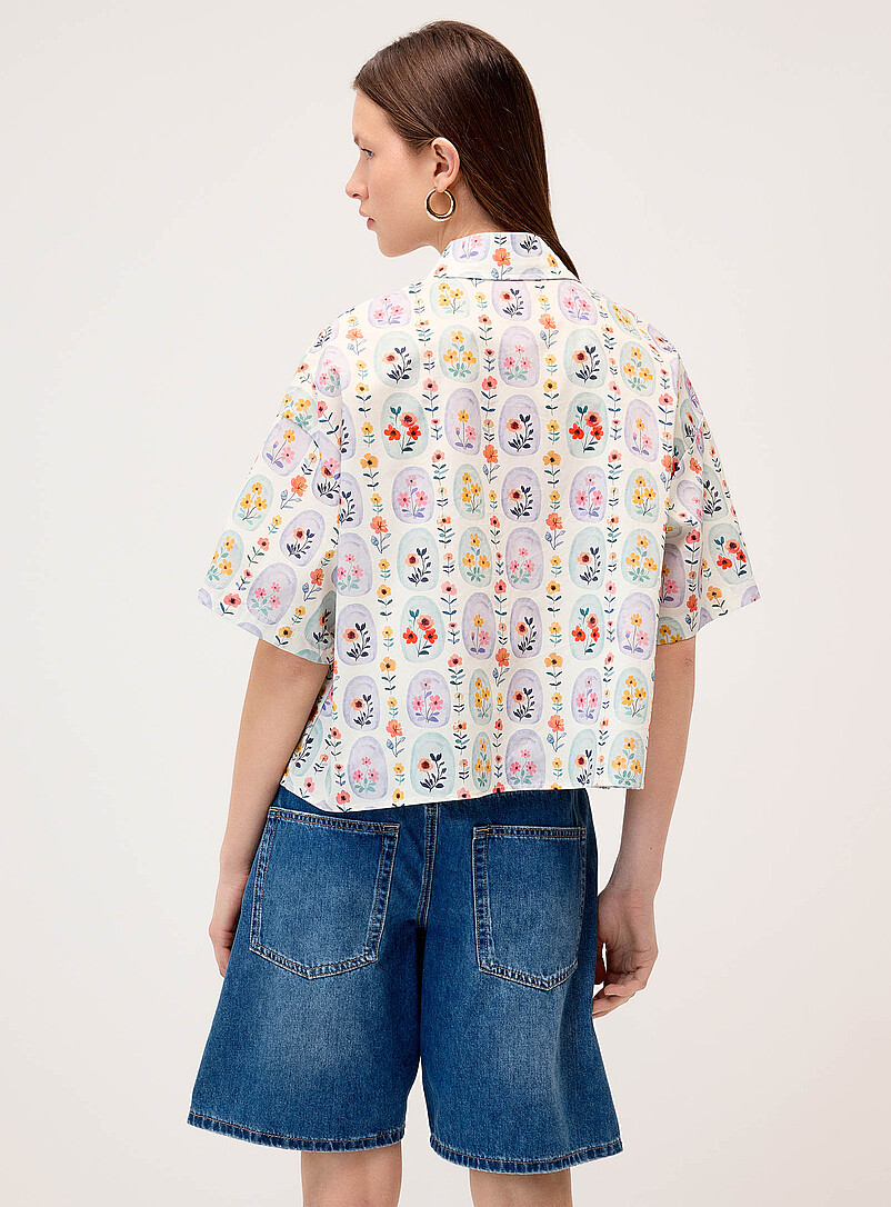 Twik Patterned black Pop print cropped shirt for women