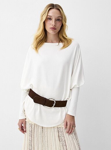 Le t-shirt ceintur&eacute; col bateau manches chauve-souris