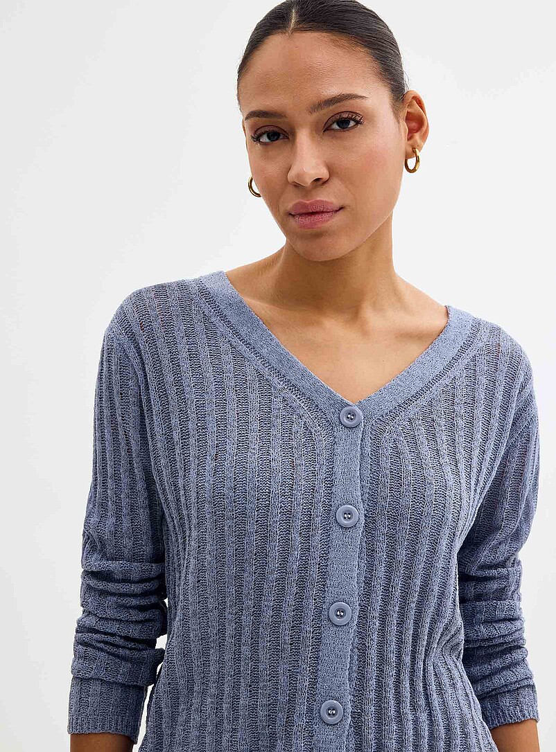 Contemporaine: Le chandail fin tricot texture naturelle Taupe pour femme