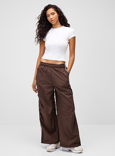 Le pantalon toile bandes athl&eacute;tiques